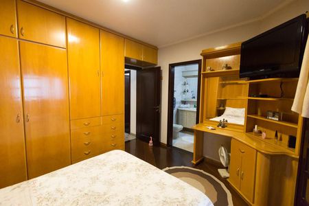 Casa à venda com 183m², 4 quartos e 3 vagasSuíte
