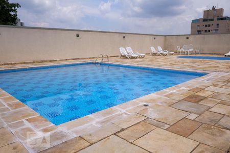 Apartamento à venda com 73m², 3 quartos e 2 vagas Apartamento à venda com 73m², 3 quartos e 2 vagasÁrea comum - Piscina