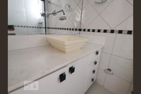 Apartamento para alugar com 67m², 2 quartos e 2 vagasBanheiro