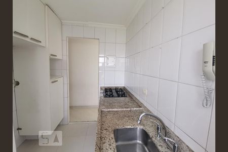 Cozinha de apartamento para alugar com 2 quartos, 67m² em Vila Suzana, São Paulo