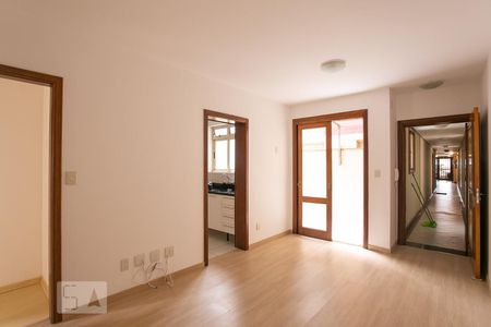 Sala de apartamento para alugar com 2 quartos, 90m² em Menino Deus, Porto Alegre