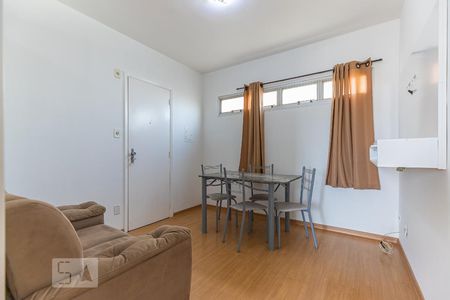 Sala de kitnet/studio para alugar com 1 quarto, 42m² em Centro, Campinas