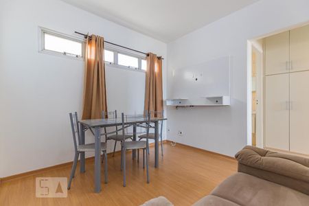 Sala de kitnet/studio para alugar com 1 quarto, 42m² em Centro, Campinas