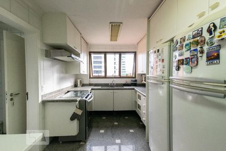 Apartamento para alugar com 223m², 3 quartos e 4 vagas Apartamento para alugar com 223m², 3 quartos e 4 vagasCozinha