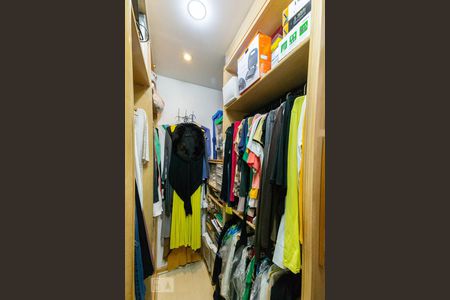 Apartamento para alugar com 223m², 3 quartos e 4 vagas Apartamento para alugar com 223m², 3 quartos e 4 vagasCloset