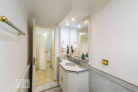 Apartamento para alugar com 223m², 3 quartos e 4 vagas Apartamento para alugar com 223m², 3 quartos e 4 vagasBanheiro do Quarto 2