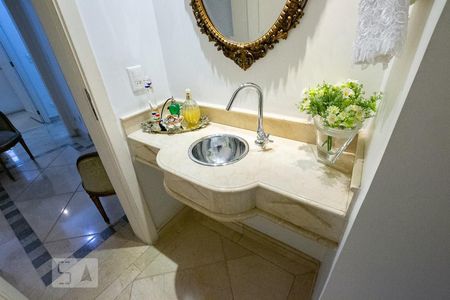 Apartamento para alugar com 223m², 3 quartos e 4 vagas Apartamento para alugar com 223m², 3 quartos e 4 vagasLavabo - Torneira