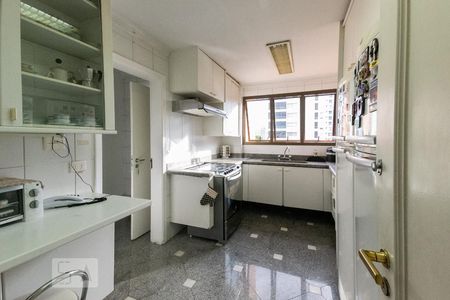 Apartamento para alugar com 223m², 3 quartos e 4 vagas Apartamento para alugar com 223m², 3 quartos e 4 vagasCozinha
