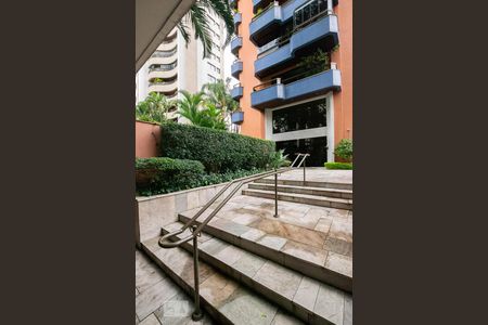 Apartamento para alugar com 223m², 3 quartos e 4 vagas Apartamento para alugar com 223m², 3 quartos e 4 vagasFachada