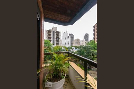Apartamento para alugar com 223m², 3 quartos e 4 vagas Apartamento para alugar com 223m², 3 quartos e 4 vagasVaranda