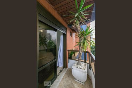 Apartamento para alugar com 223m², 3 quartos e 4 vagas Apartamento para alugar com 223m², 3 quartos e 4 vagasVaranda