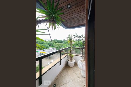 Apartamento para alugar com 223m², 3 quartos e 4 vagas Apartamento para alugar com 223m², 3 quartos e 4 vagasVaranda