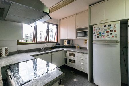 Apartamento para alugar com 223m², 3 quartos e 4 vagas Apartamento para alugar com 223m², 3 quartos e 4 vagasCozinha