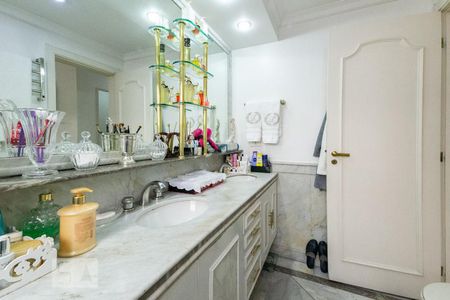 Apartamento para alugar com 223m², 3 quartos e 4 vagas Apartamento para alugar com 223m², 3 quartos e 4 vagasBanheiro do Quarto 1