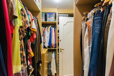 Apartamento para alugar com 223m², 3 quartos e 4 vagas Apartamento para alugar com 223m², 3 quartos e 4 vagasCloset