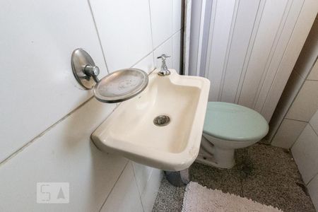 Apartamento para alugar com 223m², 3 quartos e 4 vagas Apartamento para alugar com 223m², 3 quartos e 4 vagasBanheiro de Serviço - Torneira