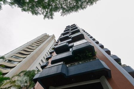 Apartamento para alugar com 223m², 3 quartos e 4 vagas Apartamento para alugar com 223m², 3 quartos e 4 vagasFachada