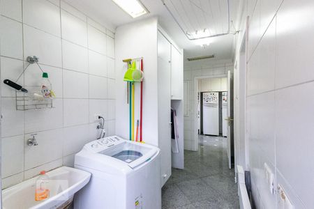 Apartamento para alugar com 223m², 3 quartos e 4 vagas Apartamento para alugar com 223m², 3 quartos e 4 vagasÁrea de Serviço