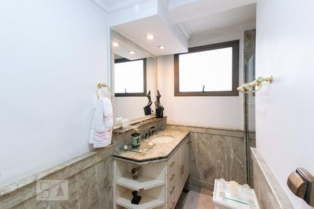 Apartamento para alugar com 223m², 3 quartos e 4 vagas Apartamento para alugar com 223m², 3 quartos e 4 vagasBanheiro do Quarto 3