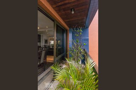 Apartamento para alugar com 223m², 3 quartos e 4 vagas Apartamento para alugar com 223m², 3 quartos e 4 vagasVaranda