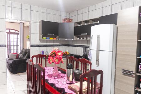 Casa à venda com 200m², 3 quartos e 2 vagas Casa à venda com 200m², 3 quartos e 2 vagasCozinha