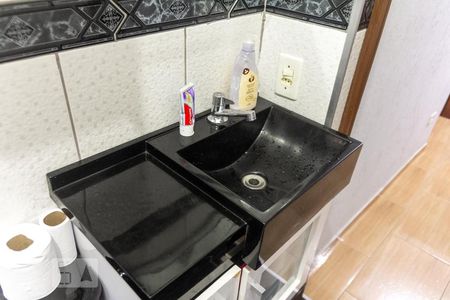 Casa à venda com 200m², 3 quartos e 2 vagas Casa à venda com 200m², 3 quartos e 2 vagasBanheiro 2