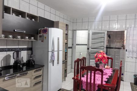 Casa à venda com 200m², 3 quartos e 2 vagas Casa à venda com 200m², 3 quartos e 2 vagasCozinha