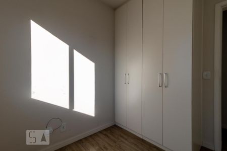 Quarto 2 de apartamento para alugar com 2 quartos, 46m² em Pinheirinho, Curitiba