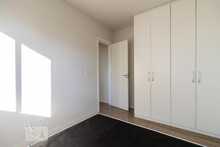 Quarto 1 de apartamento para alugar com 2 quartos, 46m² em Pinheirinho, Curitiba