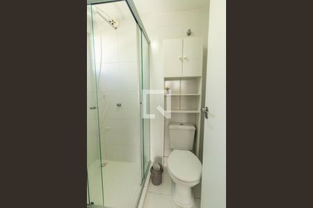 Banheiro Social de kitnet/studio para alugar com 1 quarto, 20m² em Lindóia, Curitiba