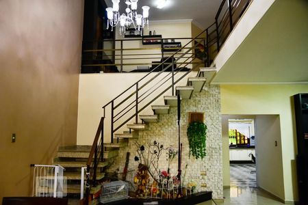 Sala e Escada Acesso Piso Superior de casa à venda com 4 quartos, 474m² em Vila Guilhermina, São Paulo