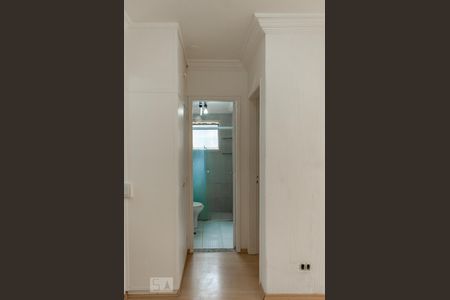 Corredor para o quarto de apartamento para alugar com 1 quarto, 40m² em Vila Uberabinha, São Paulo