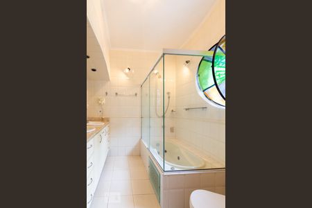 Banheiro Suite 1 de casa para alugar com 3 quartos, 350m² em Jardim, Santo André