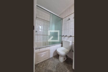 Apartamento para alugar com 135m², 4 quartos e 3 vagas Apartamento para alugar com 135m², 4 quartos e 3 vagasBanheiro da suíte 2