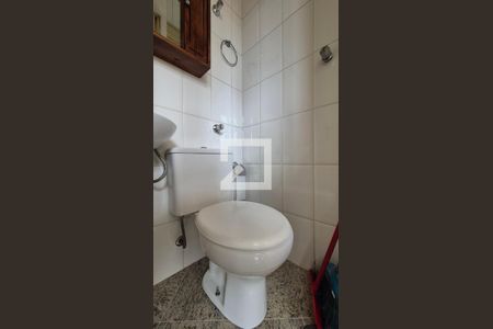 Apartamento para alugar com 135m², 4 quartos e 3 vagas Apartamento para alugar com 135m², 4 quartos e 3 vagasBanheiro de Serviço