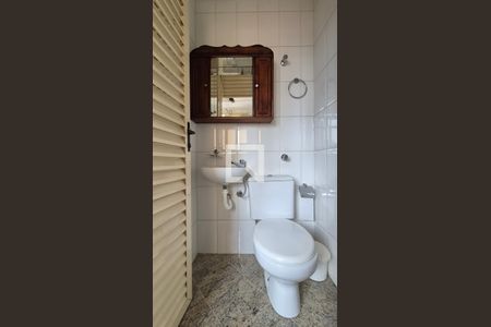 Apartamento para alugar com 135m², 4 quartos e 3 vagas Apartamento para alugar com 135m², 4 quartos e 3 vagasBanheiro de Serviço