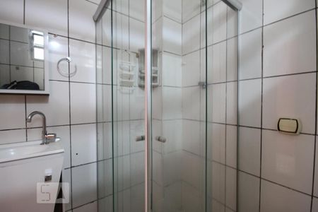 Banheiro de kitnet/studio para alugar com 1 quarto, 32m² em Liberdade, São Paulo