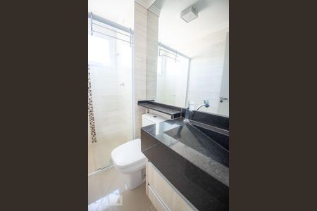 banheiro de apartamento para alugar com 2 quartos, 57m² em Vila Satúrnia, Campinas