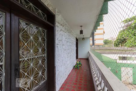 Casa à venda com 706m², 5 quartos e 5 vagas Casa à venda com 706m², 5 quartos e 5 vagasVaranda (2º andar)