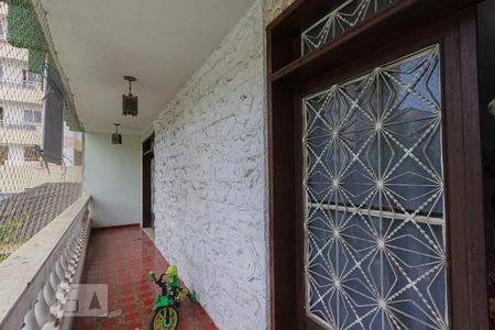 Casa à venda com 706m², 5 quartos e 5 vagas Casa à venda com 706m², 5 quartos e 5 vagasVaranda (2º andar)