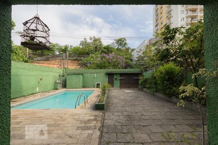 Casa à venda com 706m², 5 quartos e 5 vagas Casa à venda com 706m², 5 quartos e 5 vagasEntrada da Casa