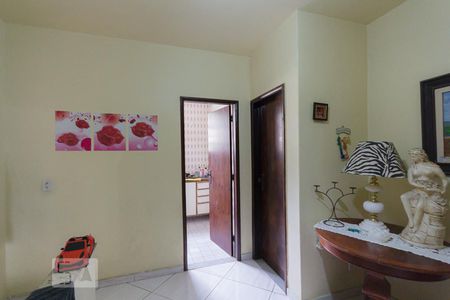 Casa à venda com 706m², 5 quartos e 5 vagas Casa à venda com 706m², 5 quartos e 5 vagasHall (2º andar)