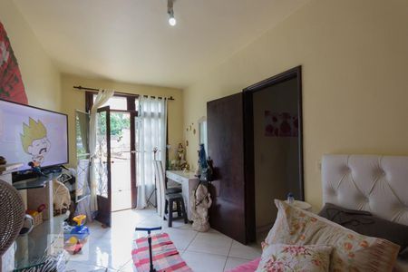 Casa à venda com 706m², 5 quartos e 5 vagas Casa à venda com 706m², 5 quartos e 5 vagasQuarto 4 (2º andar)