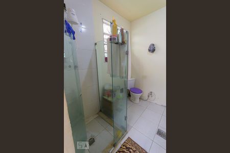 Casa à venda com 706m², 5 quartos e 5 vagas Casa à venda com 706m², 5 quartos e 5 vagasBanheiro Quartos 2 e 3 - Suíte (2º andar)