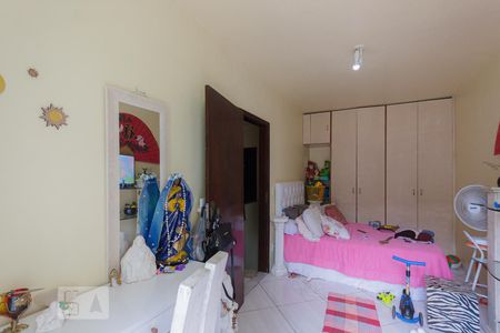 Casa à venda com 706m², 5 quartos e 5 vagas Casa à venda com 706m², 5 quartos e 5 vagasQuarto 4 (2º andar)