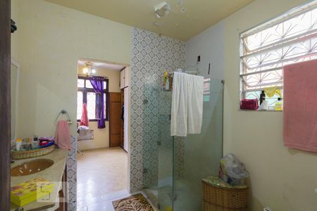 Casa à venda com 706m², 5 quartos e 5 vagas Casa à venda com 706m², 5 quartos e 5 vagasBanheiro Quartos 2 e 3 - Suíte (2º andar)