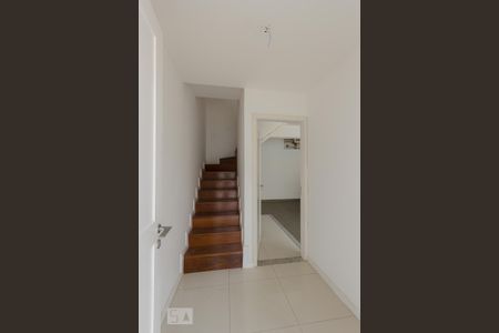 Casa de condomínio para alugar com 190m², 4 quartos e 2 vagas Casa de condomínio para alugar com 190m², 4 quartos e 2 vagasEntrada da Casa/Acesso Garagem (Térreo)