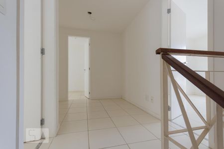 Casa de condomínio para alugar com 190m², 4 quartos e 2 vagas Casa de condomínio para alugar com 190m², 4 quartos e 2 vagasEscada (2º andar)