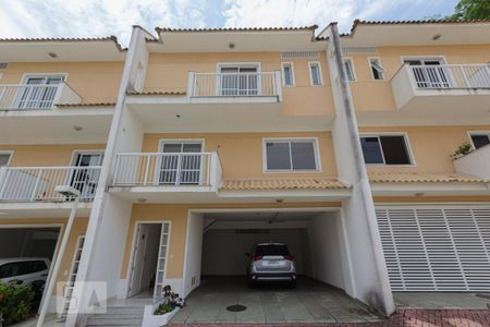 Casa de condomínio para alugar com 190m², 4 quartos e 2 vagas Casa de condomínio para alugar com 190m², 4 quartos e 2 vagasFachada da Casa