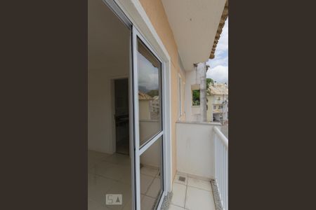 Casa de condomínio para alugar com 190m², 4 quartos e 2 vagas Casa de condomínio para alugar com 190m², 4 quartos e 2 vagasVaranda Quarto 2 - Suíte (2º andar)